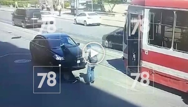 How not to cross the road when leaving public transport