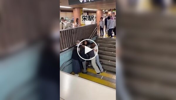 У Японії пасажири метро схопили літнього збоченця