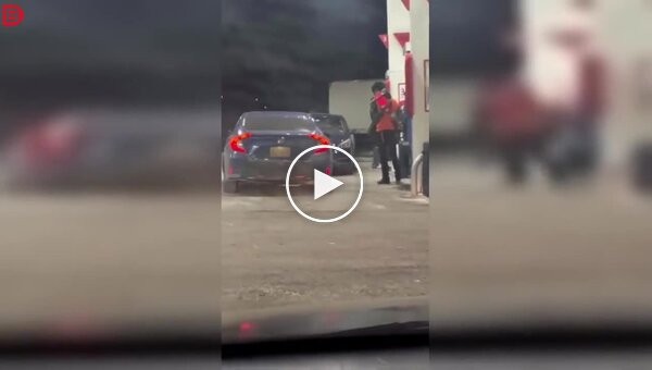 Дорожный конус стал поводом для драки на заправке