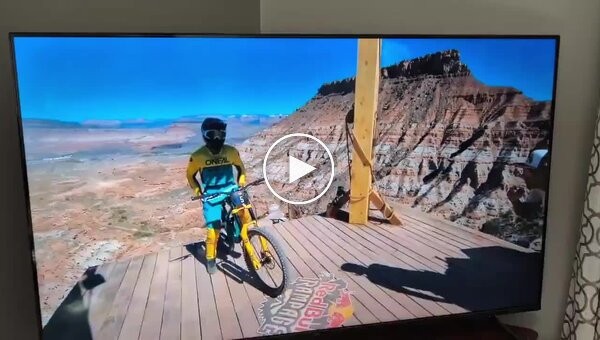 Испанский спортсмен пострадал после неудачного двойного сальто назад