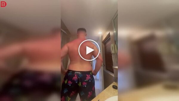 Решил эффектно напрячь мышцы перед камерой, но переоценил себя