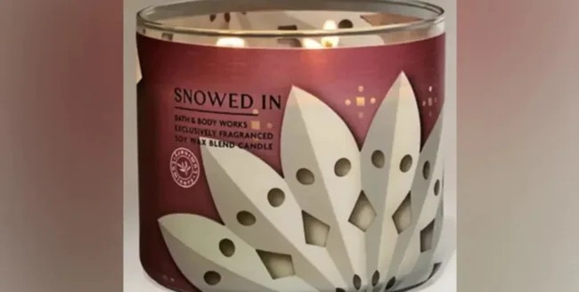 US company forced to apologize for snowflakes on candles resembling the Ku Klux Klan (2 photos)