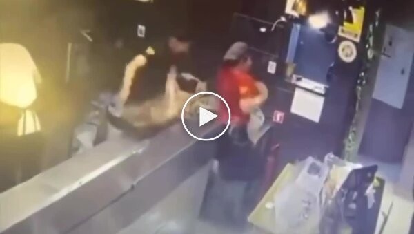 A waitress in Astana had boiling oil poured on her back