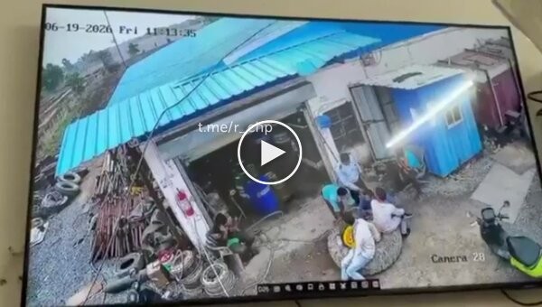 Работники шиномонтажа в Индии пострадали при взрыве колеса