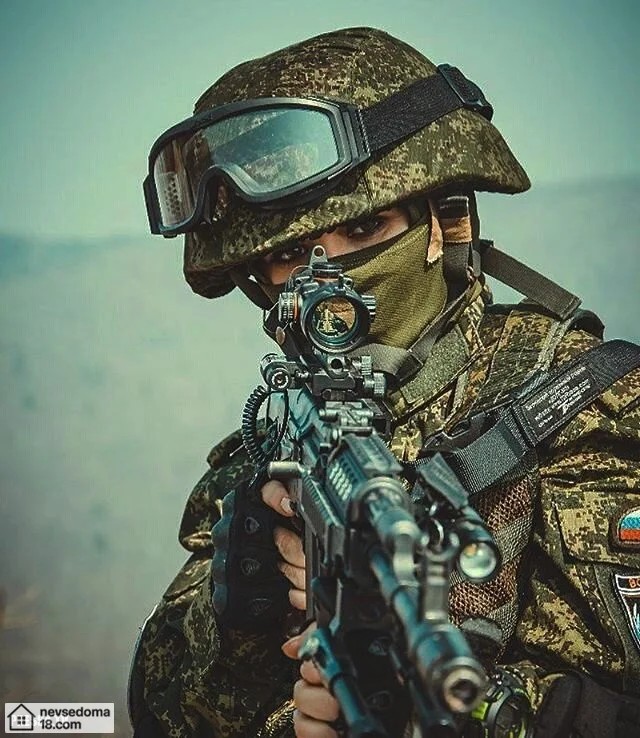 Очаровательные милашки в военной форме