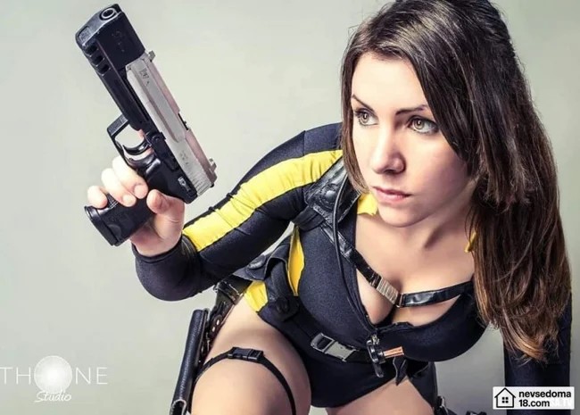 Красивые девушки в Lara Croft Cosplays