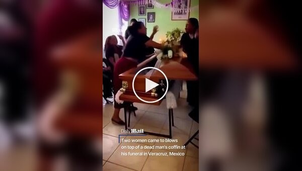 Две женщины устроили ожесточенную драку на поминках, выяснив, что были любовницами одного мужчины