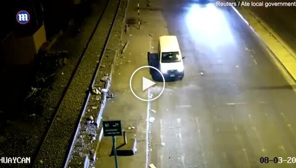 Мужчина попал под поезд и остался жив