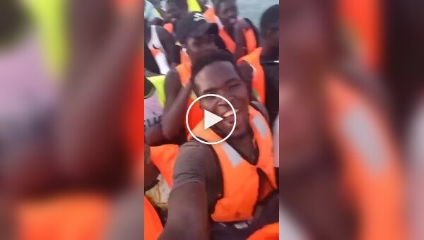 Migrants arrive in Spain