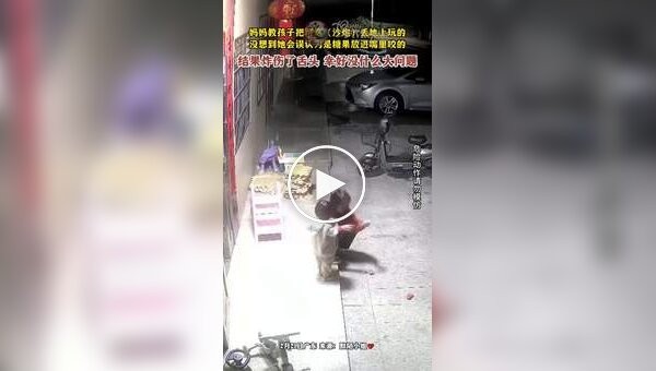 В Китае ребенок засунул петарду в рот