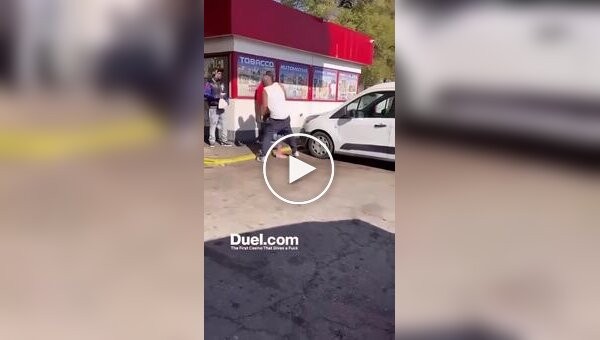 Отец публично наказал дочь за курение