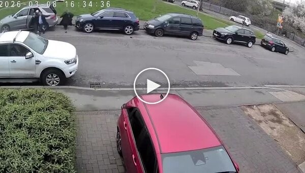 В Лондоне водитель намеренно задавил женщину в никабе