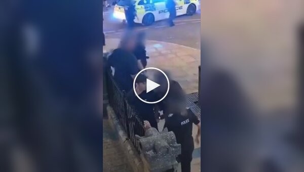 Во время задержания английские полицейские насадили челюсть подростка на пику забора