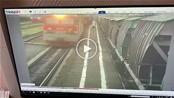 In Russia, a man lost his legs while trying to get off a moving train