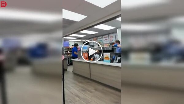 Посетитель внезапно напал на сотрудника заведения