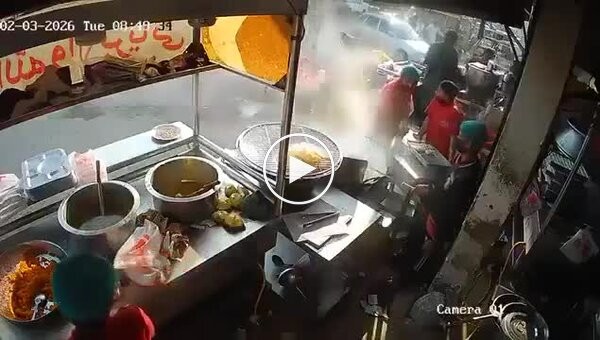 В Індії автомобіль влетів у намет з вуличною їжею