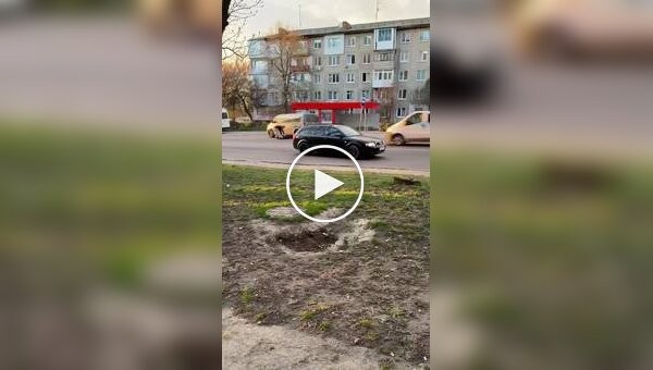 Фастов, водитель VW сбивает мужчину на пешеходном