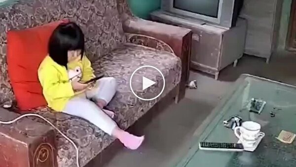 A girl's phone exploded while charging in China
