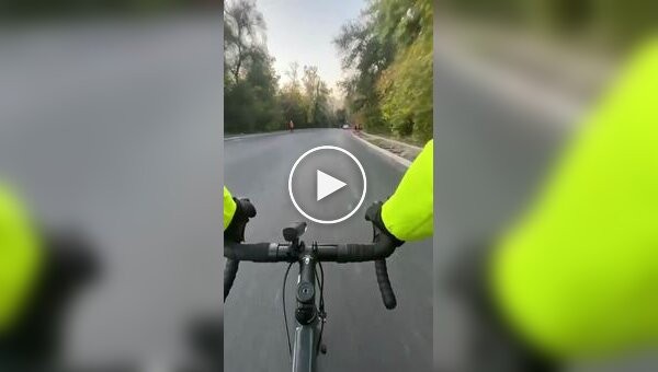 A cyclist collided with a tractor at high speed