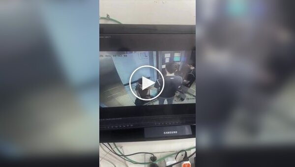 Мужчина вышвырнул ребенка с аутизмом из лифта: после нападения мальчик перестал говорить