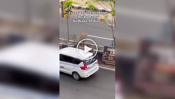 В Индии мужчина бросался камнями в автомобили — задержание переросло в жесткий инцидент