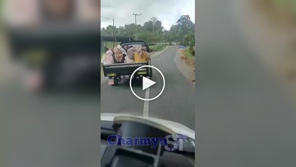 Пикап с женщинами перевернулся на повороте