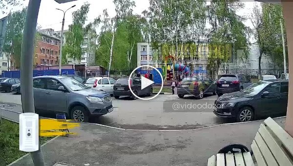 In Russia, a schoolchild ran out of the playground in the courtyard of a house and fell under the wheels of a car.