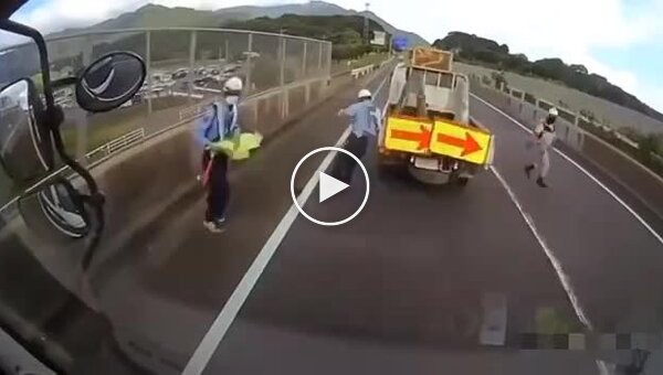 Accident in Japan involving a car transporter and road equipment