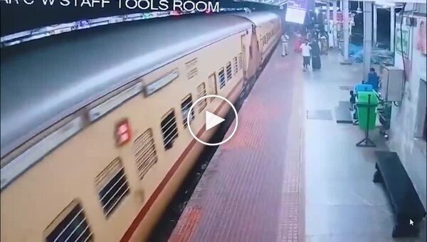 Полицейский в последний момент спас девушку