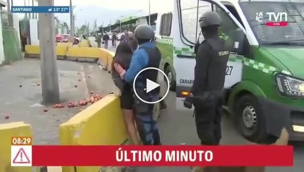 Во время задержания женщина отобрала оружие у охранника и открыла огонь