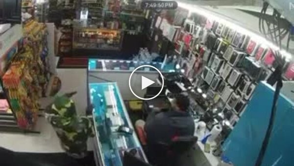 A seller shot teenagers who tried to rob a store