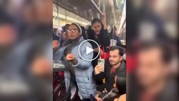 Девушка вызвала буйство толпы темнокожих, которые к ней приставали, одним словом на букву Н