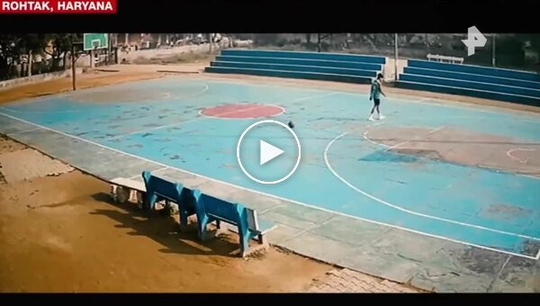 Баскетбольное кольцо придавило игрока юношеской сборной в Индии