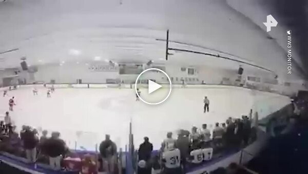 Неизвестный открыл стрельбу на хоккейном матче в США