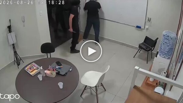 Подросток напал на преподавателя прямо во время занятия