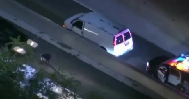 Угонщик попал под машину в прямом эфире (3 фото + 1 видео)