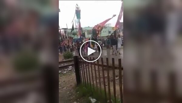Мужчины пострадали от удара током на празднике в Индии