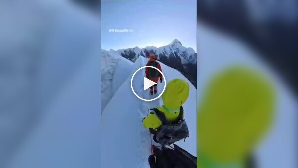 Турист упал с горы в Китае