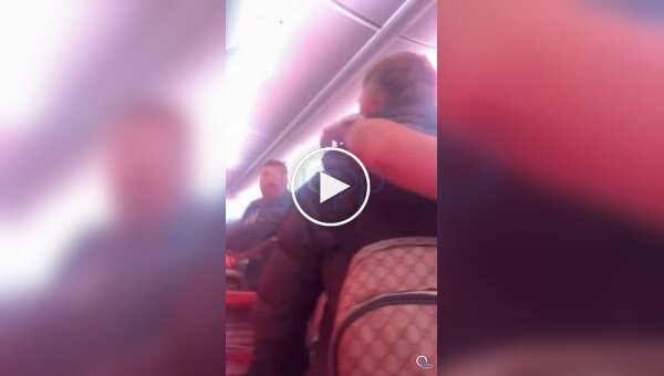 Пассажиры устроили драку на борту британского самолета: тот был вынужден изменить направление