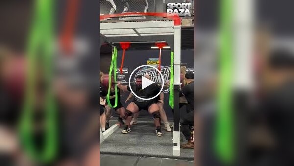У австралийского пауэрлифтера пошла кровь из скальпа во время приседа