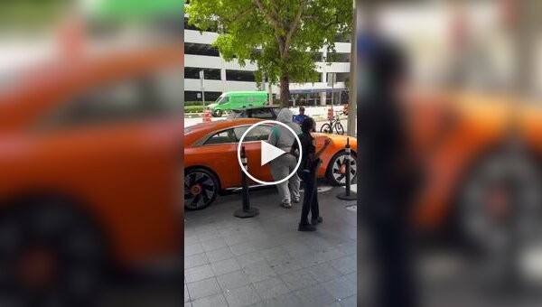 Попытка залезть в чужой Rolls-Royce закончилась задержанием