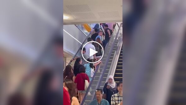 Мужчина в торговом центре фотографировал девушек под юбками, а после занялся шопингом со своей семьей