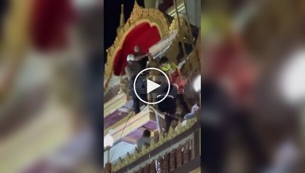 In Phuket, a Russian climbed onto a pagoda and sat there for several hours