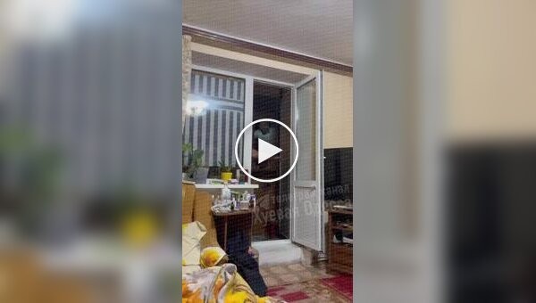 Мужчина забрался на четвертый этаж и проник в квартиру через окно