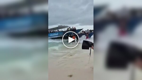 Туристка сломала позвоночник после падения с экскурсионной лодки