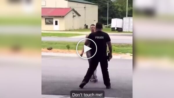 American police officers have a short conversation