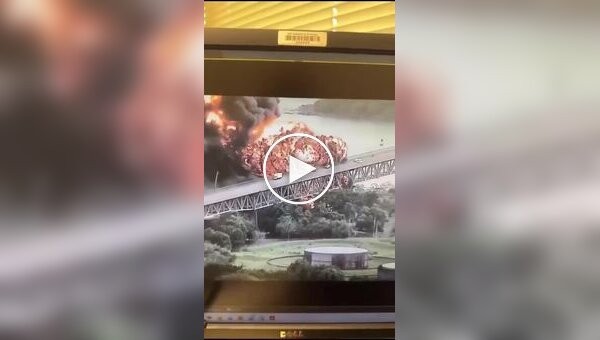 A powerful explosion occurred on a tanker near the Panama Canal Bridge.