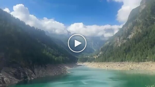 In Italy, a man filmed the horrific deaths of his wife and brother: a helicopter's blades struck funicular cables and it exploded