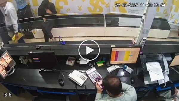 Охранник неожиданно выстрелил в молодого сотрудника в Пакистане