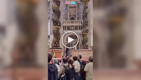 Неизвестный мужчина помочился на алтарь исповеди в ватиканском соборе Святого Петра